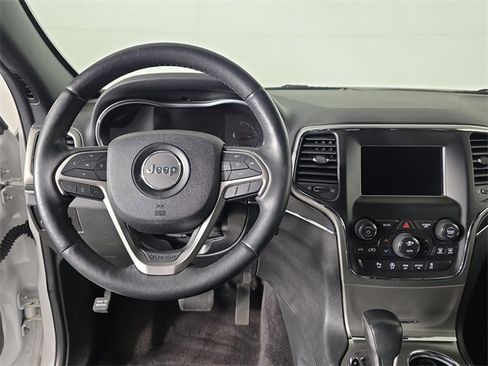 Used 2018 Jeep Grand Cherokee Limited image 9