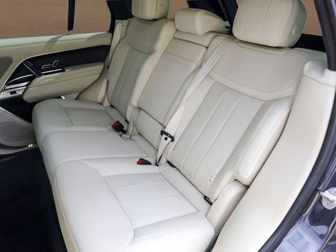 Used 2023 Land Rover Range Rover SE image 23