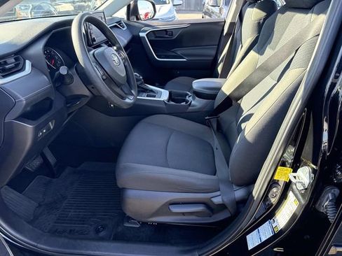Used 2021 Toyota RAV4 LE image 19