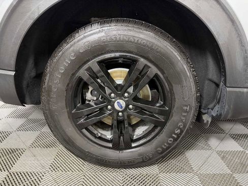 Used 2020 Ford Explorer XLT w/ Equipment Group 202A AWD/4WD image 16