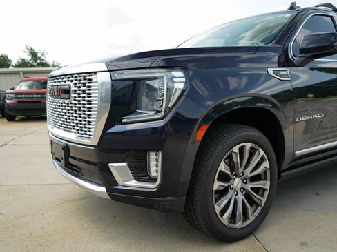 Used 2021 GMC Yukon XL Denali w/ Denali Premium Package AWD/4WD image 19