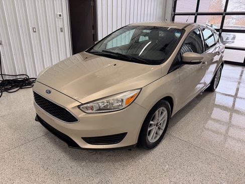 Used 2017 Ford Focus SE image 3