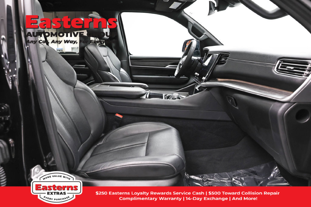 Used 2024 Jeep Wagoneer Series III w/ Premium Group I AWD/4WD image 29