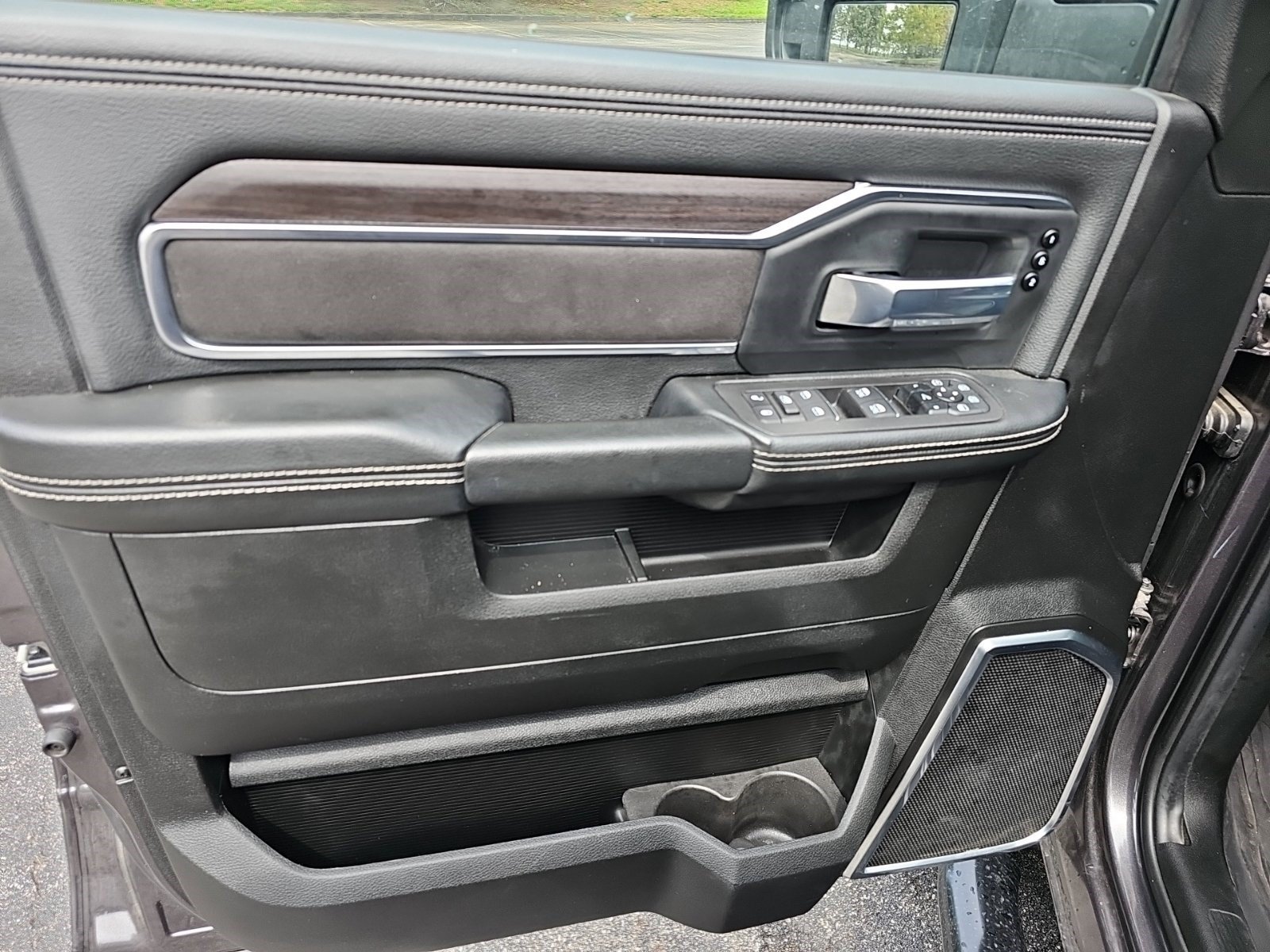 Used 2025 RAM 2500 Laramie AWD/4WD image 19