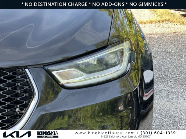 Used 2023 Chrysler Pacifica Touring-L FWD image 28