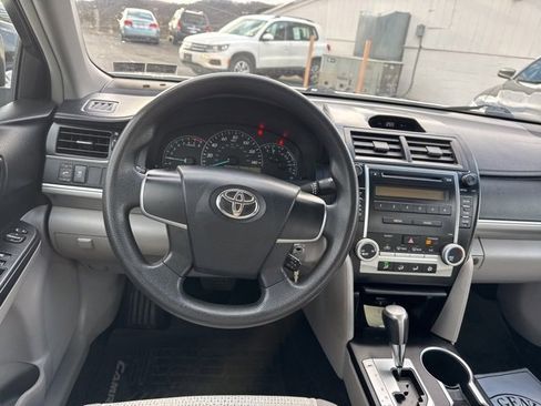 Used 2012 Toyota Camry L image 13