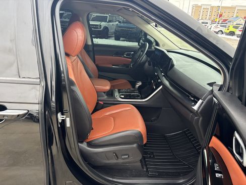 Used 2024 Kia Carnival SX Prestige image 11