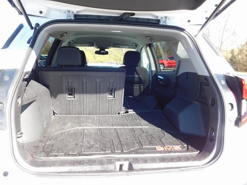 Used 2023 GMC Terrain SLE w/ Driver Convenience Package image 22