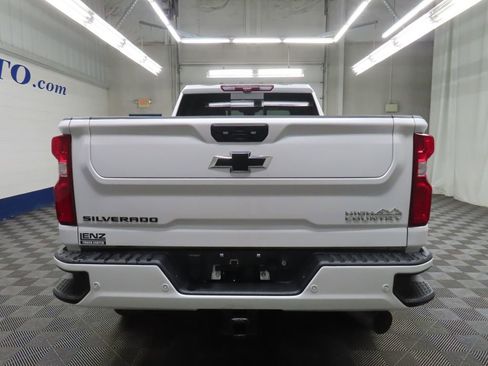Used 2024 Chevrolet Silverado 2500 High Country w/ High Country Premium Package AWD/4WD image 39