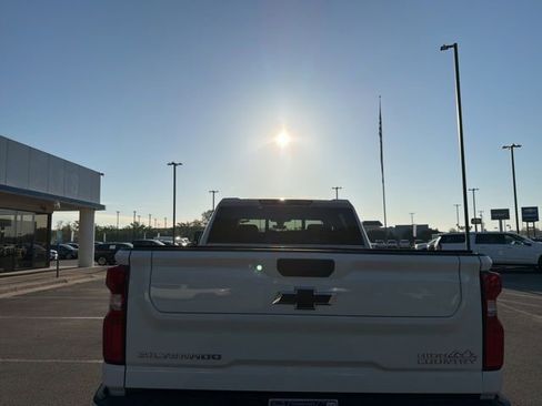 Used 2023 Chevrolet Silverado 2500 High Country image 5