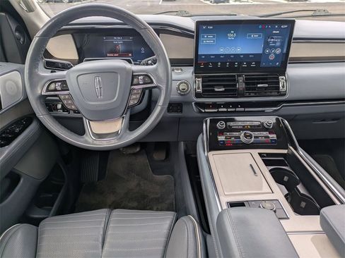 Used 2023 Lincoln Navigator Black Label image 18