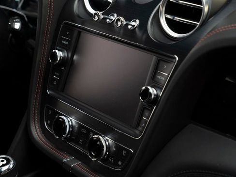 Used 2019 Bentley Bentayga V8 image 38