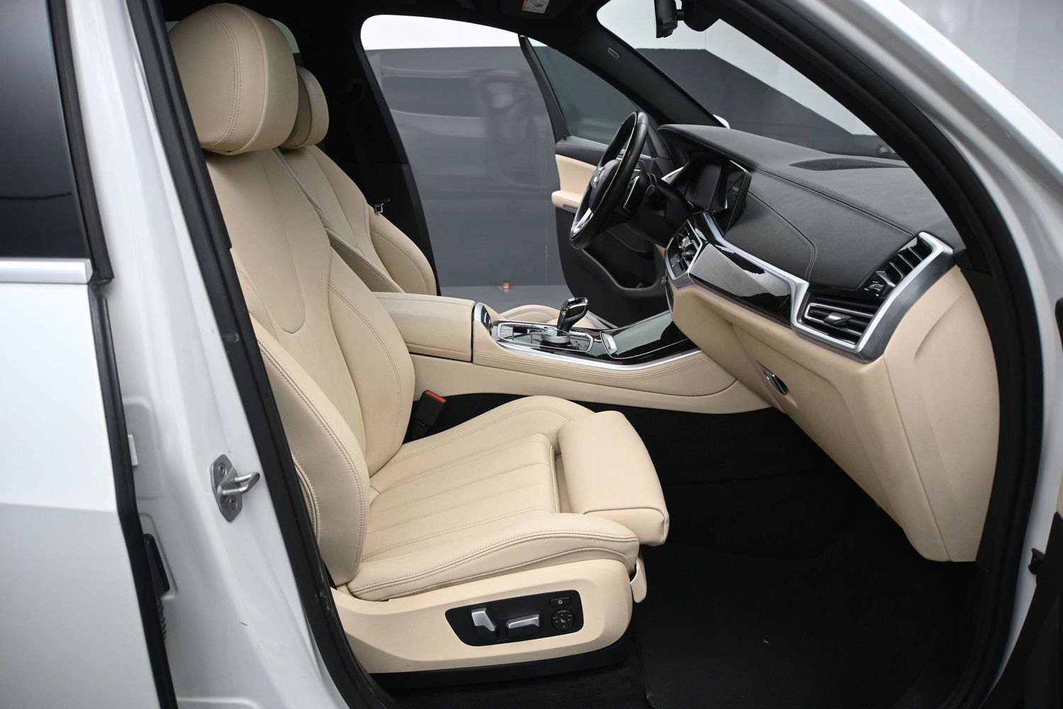 Used 2021 BMW X5 xDrive40i w/ Convenience Package AWD/4WD image 23
