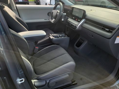 Certified 2025 Hyundai Ioniq 5 SE image 18
