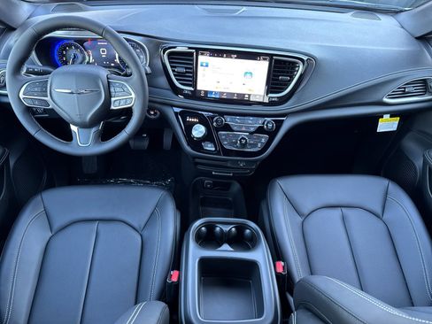 New 2026 Chrysler Pacifica Select image 13
