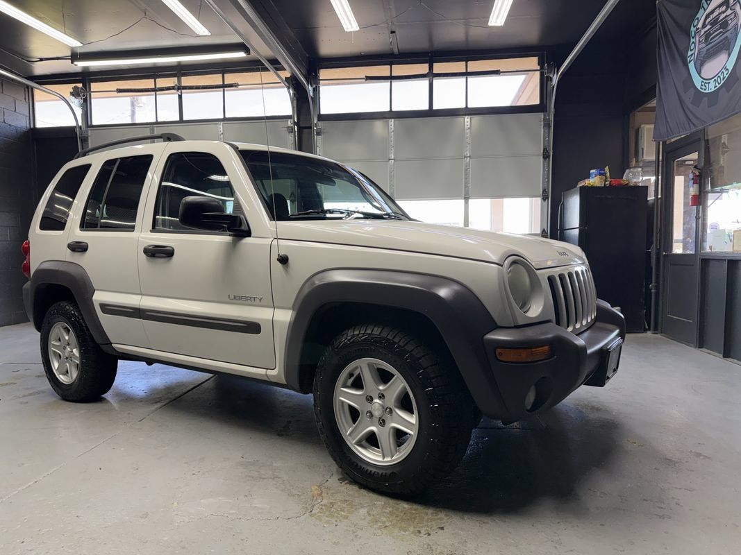 Used 2004 Jeep Liberty Sport w/ PWR Convenience Group AWD/4WD image 3