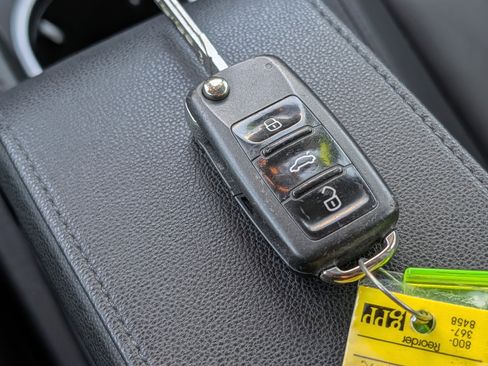 Used 2018 Volkswagen Beetle 2.0T S image 27