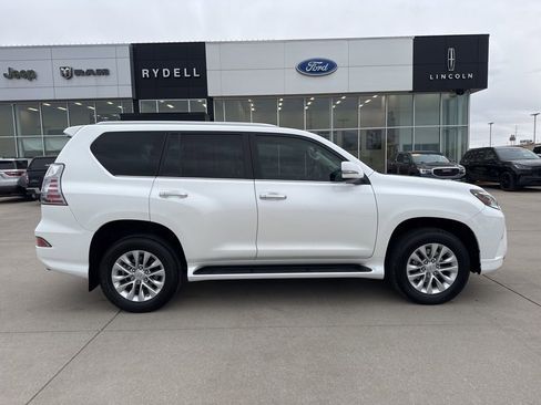 Used 2022 Lexus GX 460 Premium w/ Premium Package image 2