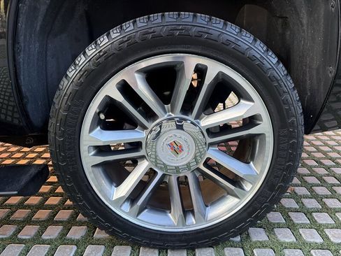 Used 2013 Cadillac Escalade Premium image 28