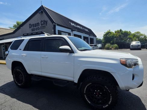 Used 2016 Toyota 4Runner SR5 AWD/4WD image 7