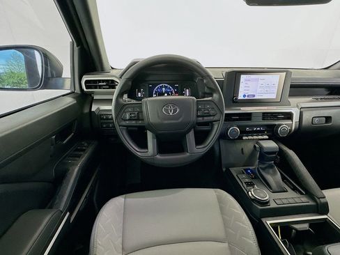 Certified 2025 Toyota Tacoma SR5 AWD/4WD image 21