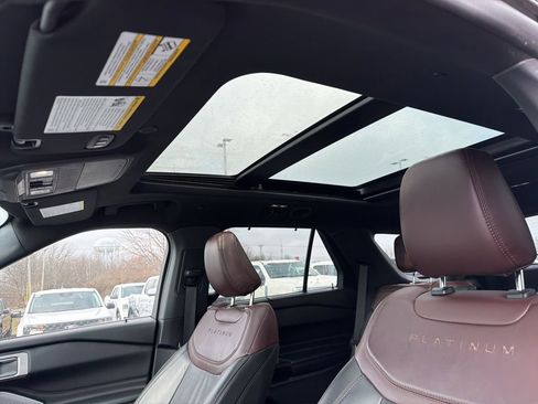 Used 2022 Ford Explorer Platinum w/ Technology Package image 10