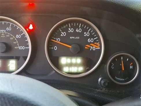 Used 2016 Jeep Wrangler Sahara image 27