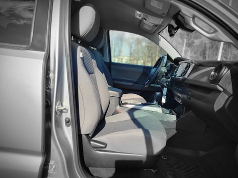 Used 2020 Toyota Tacoma SR5 image 26