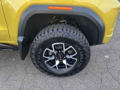 Used 2023 GMC Canyon AT4X image 9