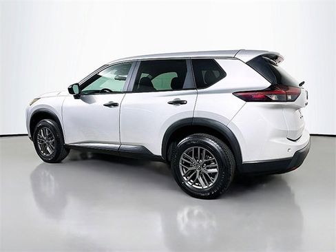 Used 2024 Nissan Rogue S image 5