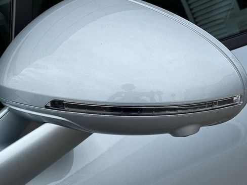 New 2026 Porsche Macan image 40