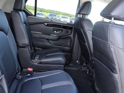 Used 2025 Honda Pilot Touring image 16