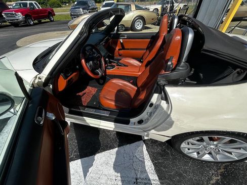 Used 2006 MAZDA MX-5 Miata Grand Touring w/ Premium Pkg RWD image 14