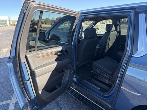 New 2026 Chevrolet Suburban High Country image 23