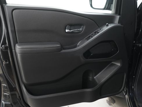 Used 2023 Nissan Frontier SV AWD/4WD image 21