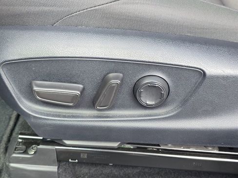 Used 2024 Toyota Tacoma TRD Off-Road image 25