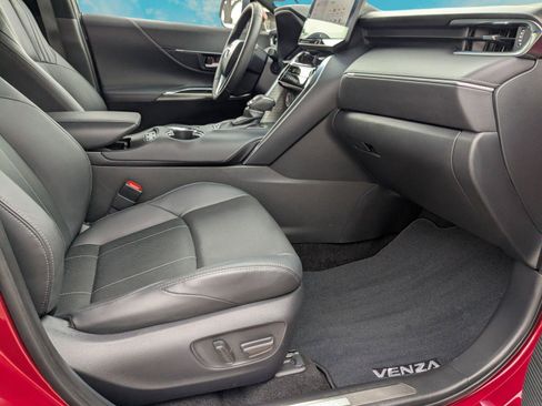Used 2024 Toyota Venza Limited AWD/4WD image 19