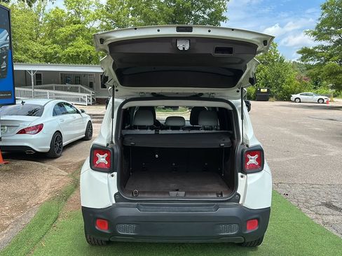 Used 2016 Jeep Renegade Latitude w/ Safety & Security Group FWD image 11