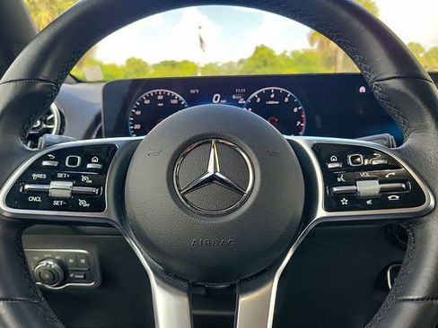 Used 2023 Mercedes-Benz GLB 250 image 14
