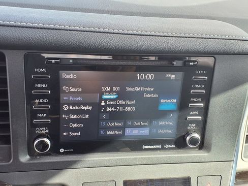 Used 2019 Toyota Sienna XLE w/ XLE Navigation Package FWD image 5