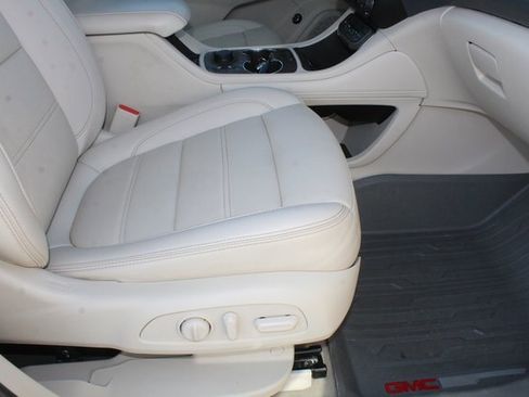 Used 2021 GMC Acadia Denali w/ Denali Technology Package image 17