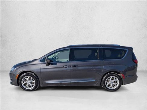 Used 2018 Chrysler Pacifica Touring-L Plus w/ Advanced Safetytec Group image 9