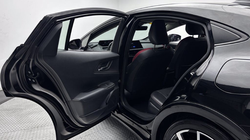 Used 2023 Toyota Prius Prime FWD image 31