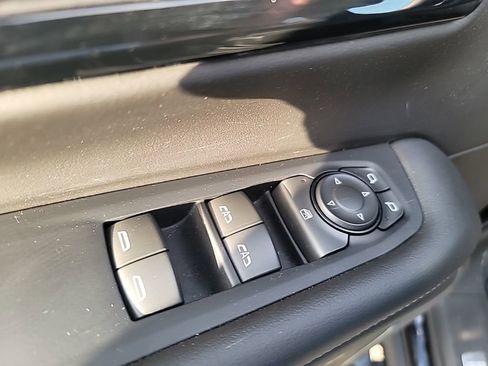 Certified 2025 Chevrolet Suburban Z71 image 13