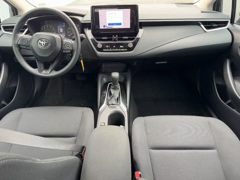 Used 2025 Toyota Corolla LE image 11