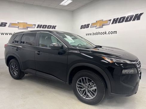 Used 2024 Nissan Rogue S AWD/4WD image 3