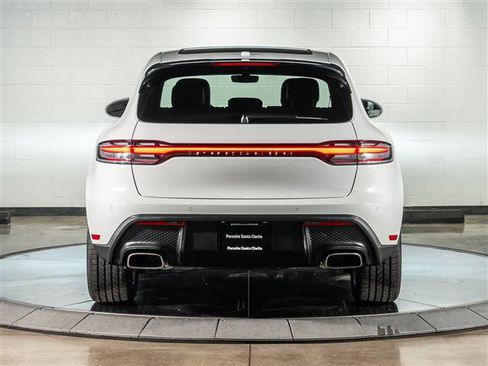 Certified 2025 Porsche Macan image 10