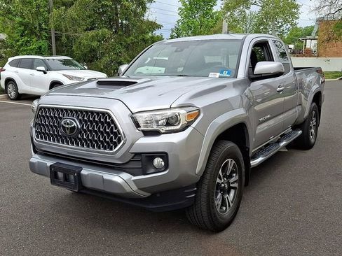 Used 2018 Toyota Tacoma TRD Sport AWD/4WD image 3