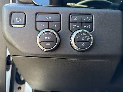 Used 2025 GMC Sierra 1500 SLT image 17