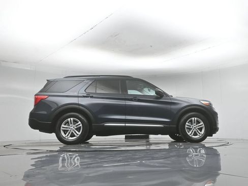 Certified 2023 Ford Explorer XLT RWD image 55